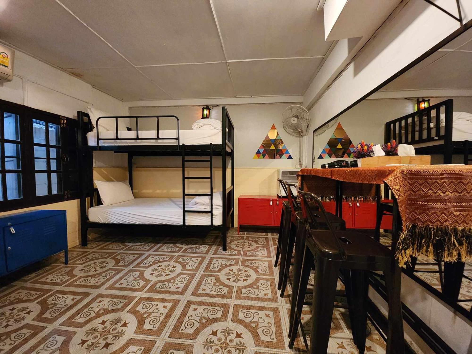 Club One Seven Gaymen Chiang Mai Hotel Eksteriør billede