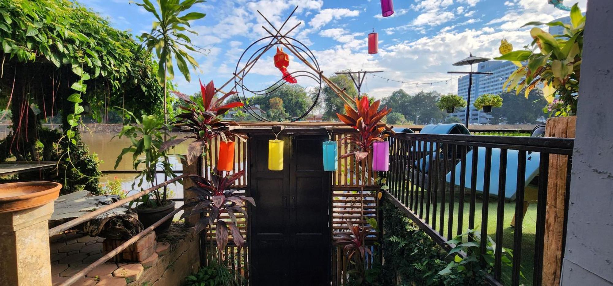 Club One Seven Gaymen Chiang Mai Hotel Eksteriør billede