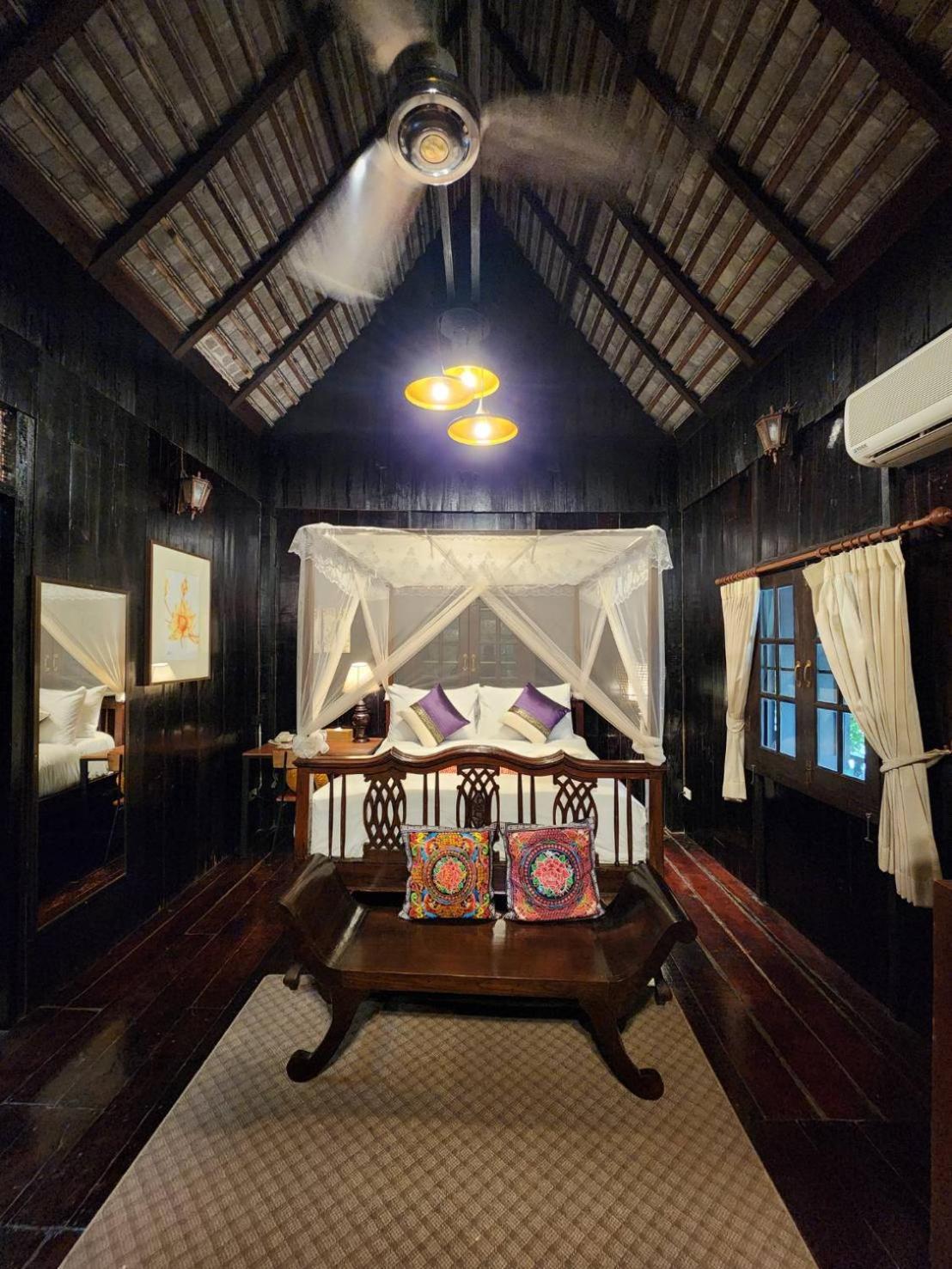 Club One Seven Gaymen Chiang Mai Hotel Eksteriør billede